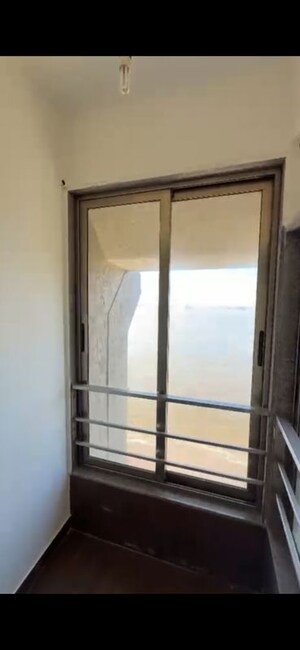Room in 3 BHK Apartment at Shivaji Park – for Rent