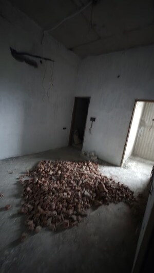Room in 4 BHK Independent House at Bakhtawarpur – for Sale