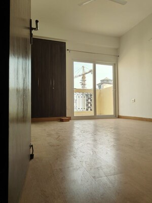 2 BHK Apartment For Rent in Supertech The Romano, Sector 118