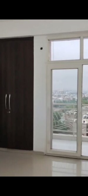 Room in 3 BHK Apartment at Rishabh Cloud 9, Sector 1 Vaishali – for Sale