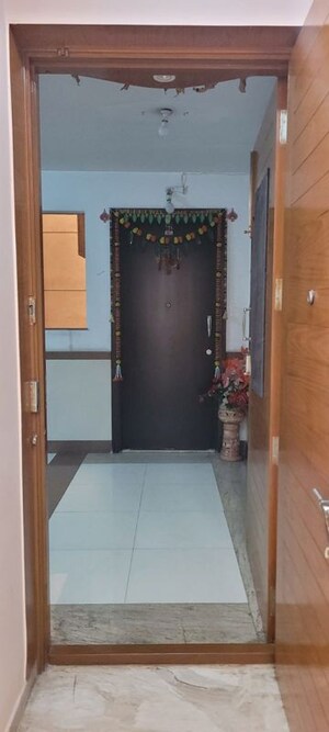 Furnished Amenities in 2.5 BHK Apartment at Hiranandani Estate, Ghodbunder Road – for Rent