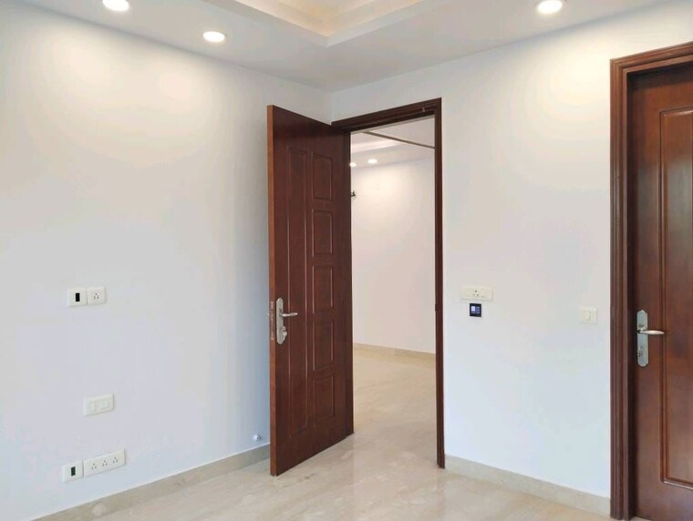 Room, shivalik colony 3 Bedroom 1500 Sq.Ft. Builder Floor In Shivalik Colony Delhi 9335100
