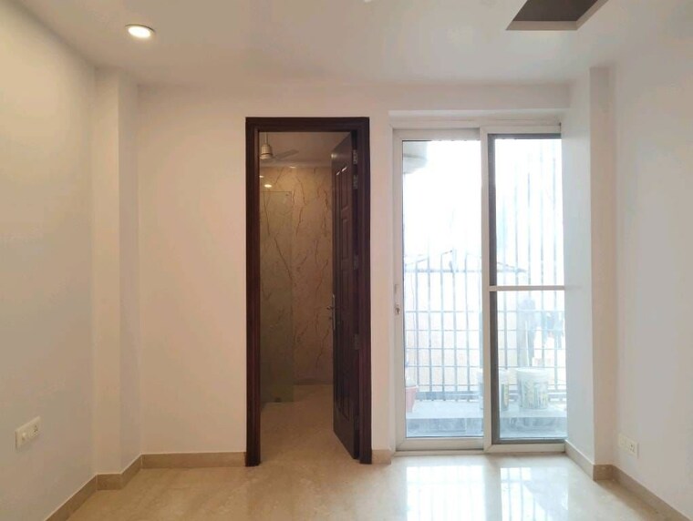 Room, shivalik colony 3 Bedroom 1500 Sq.Ft. Builder Floor In Shivalik Colony Delhi 9335100