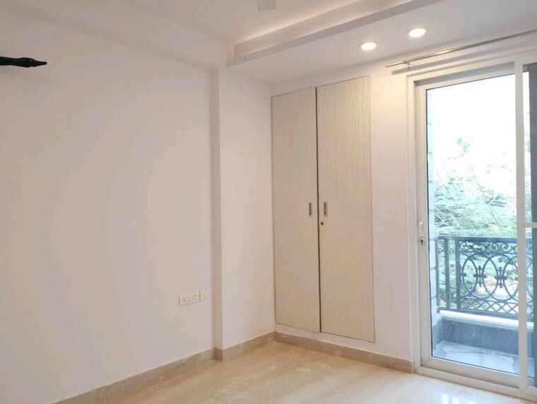 Room, shivalik colony 3 Bedroom 1500 Sq.Ft. Builder Floor In Shivalik Colony Delhi 9335100