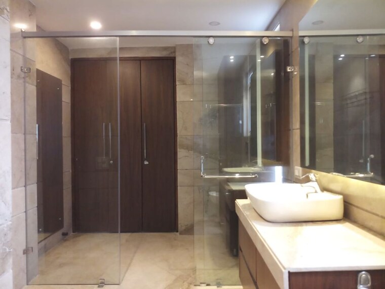 Bathroom, shivalik colony 3 Bedroom 190 Sq.Yd. Builder Floor In Shivalik Colony Delhi 8933900