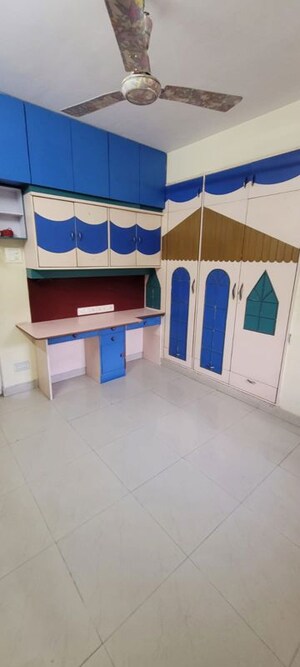 Room in 2 BHK Apartment at Hyde Park Galaxy, Manpada – for Rent