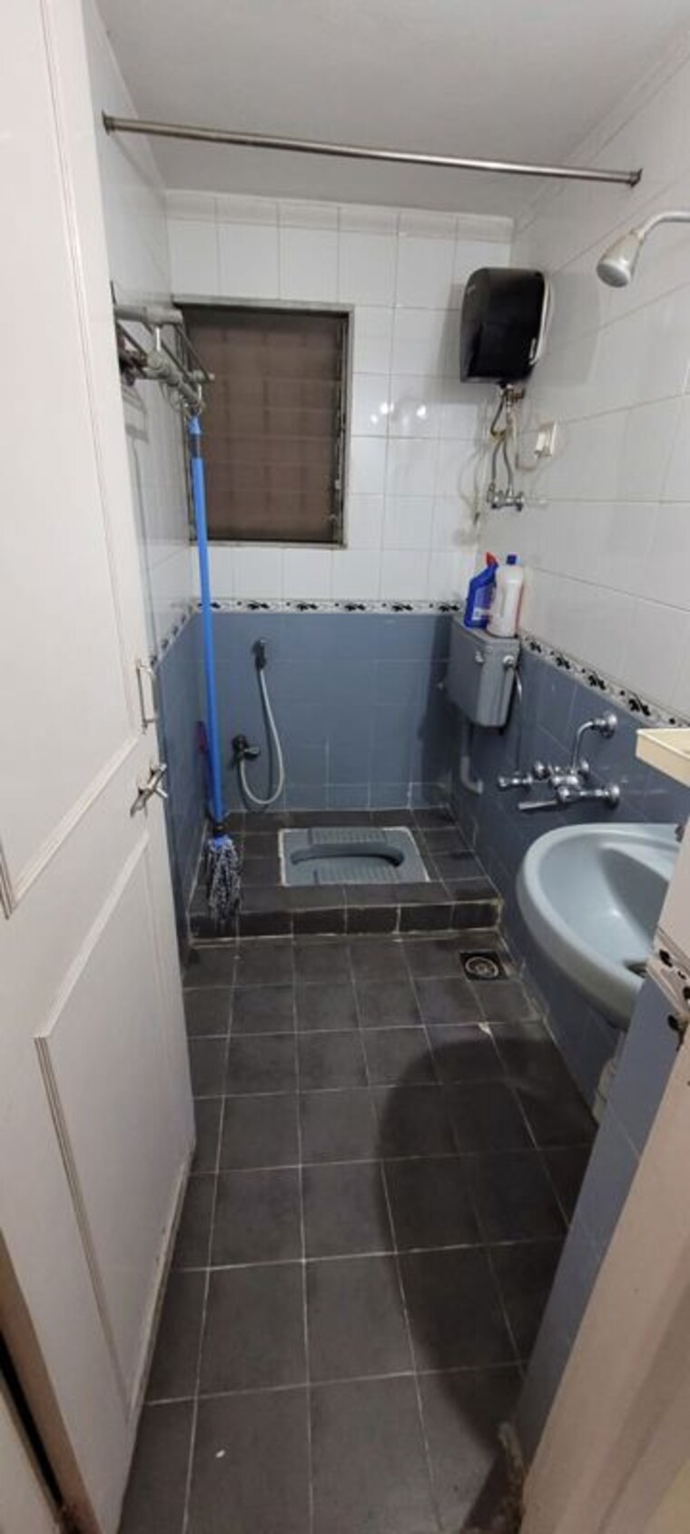 Bathroom, hyde-park-galaxy 2 Bedroom 900 Sq.Ft. Apartment In Manpada Thane 10758062