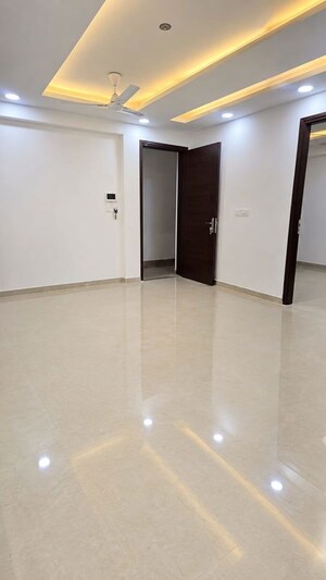 Room in 3 BHK Builder Floor at Chattarpur – for Rent