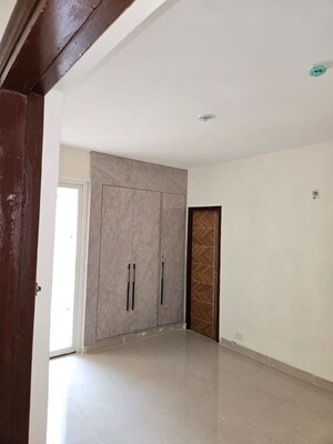 Room in 3 BHK Apartment at ABA Ivy County, Sector 75 – for Rent