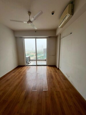 Room in 3.5 BHK Apartment at M3M Escala, Sector 70a – for Rent