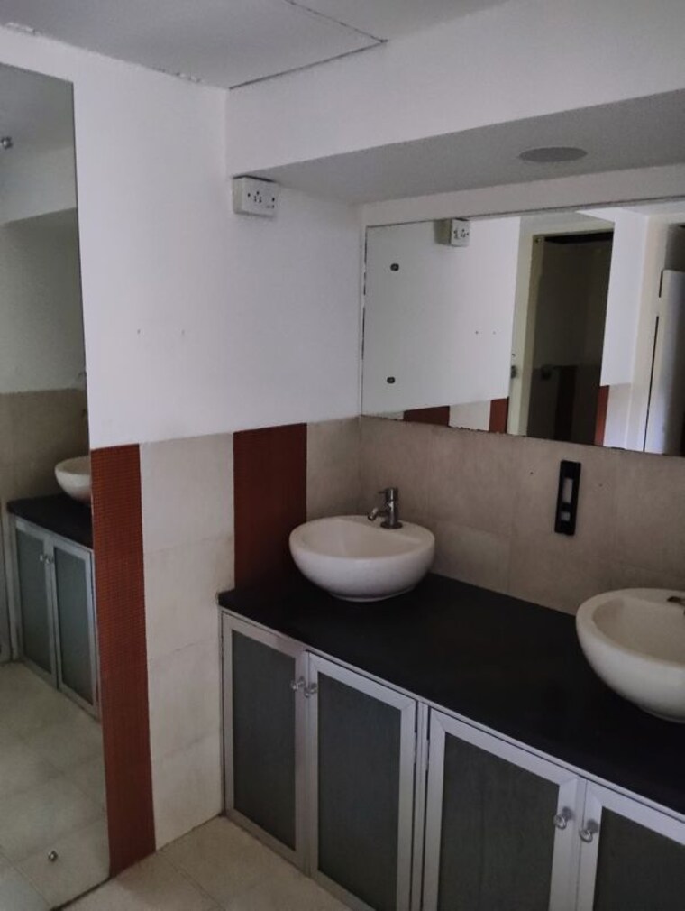 Washroom, goregaon west Commercial Office Space 9000 Sq.Ft. In Goregaon West Mumbai 10758179