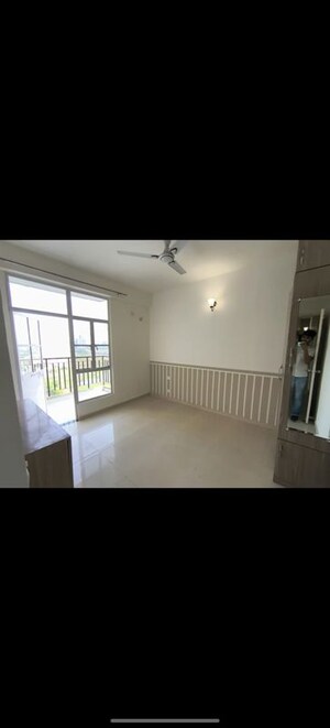 Room in 2 BHK Apartment at Signature Global City 81, Sector 81 – for Sale
