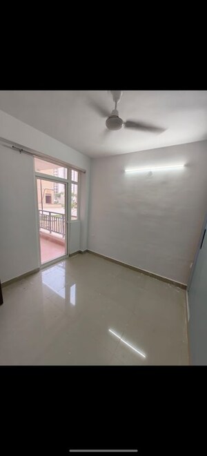 Room in 2 BHK Apartment at Signature Global City 81, Sector 81 – for Sale