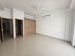Room in 4 BHK Apartment at SS Linden, Sector 84 – for Rent