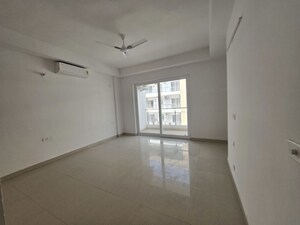 Room in 4 BHK Apartment at SS Linden, Sector 84 – for Rent