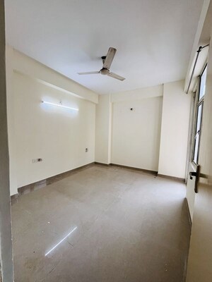 Room in 3 BHK Apartment at Mittal Tower Vasundhara, Vasundhara Sector 15 – for Rent