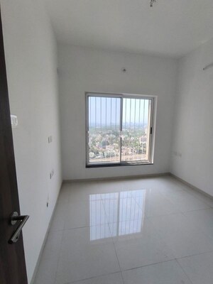 Room in 2 BHK Apartment at Runwal The Central Park, Chinchwad – for Rent