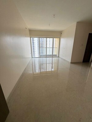 Room in 4 BHK Apartment at Sheth Montana, Mulund West – for Sale
