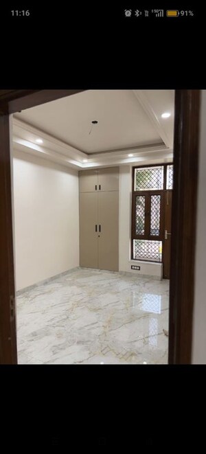 Room in 3 BHK Builder Floor at Parklands, Sector 85 – for Sale