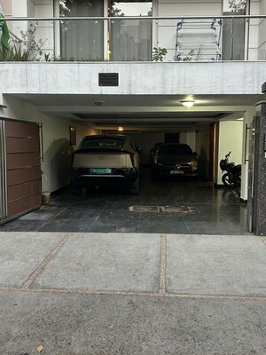 Parking in 3 BHK Builder Floor at Pamposh Enclave – for Rent