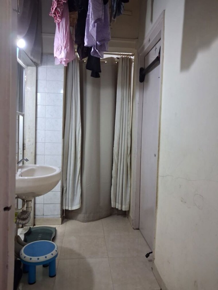 Bathroom, red-rose 1 Bedroom 700 Sq.Ft. Apartment In Santacruz East Mumbai 10758319