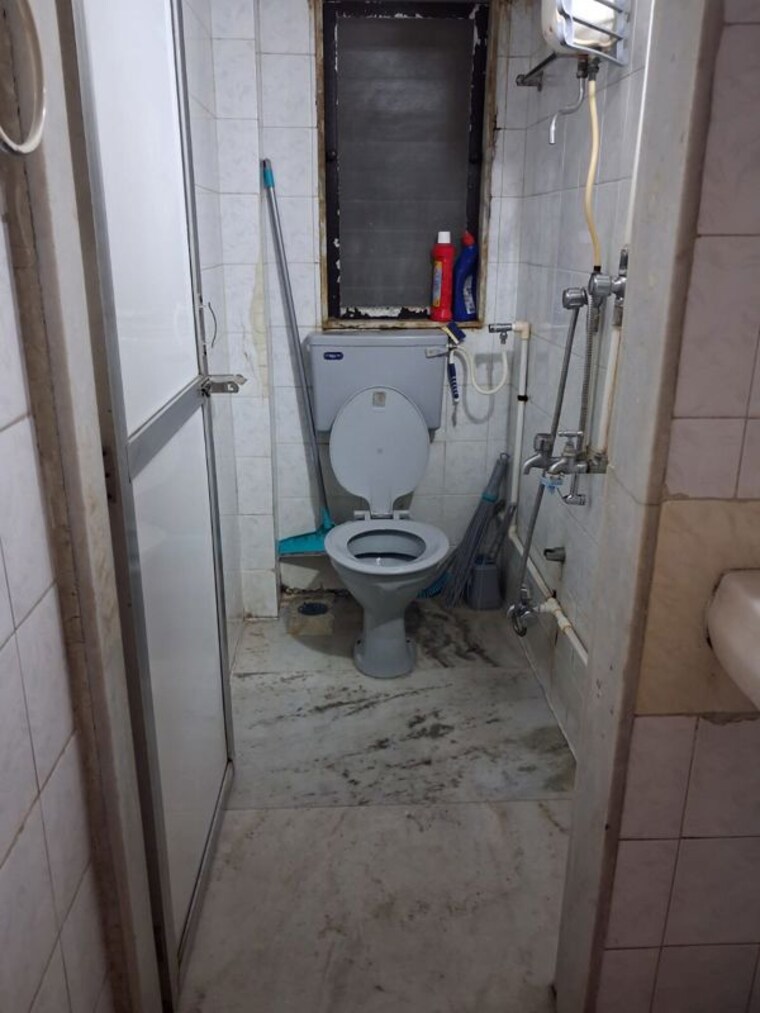 Bathroom, red-rose 1 Bedroom 700 Sq.Ft. Apartment In Santacruz East Mumbai 10758319