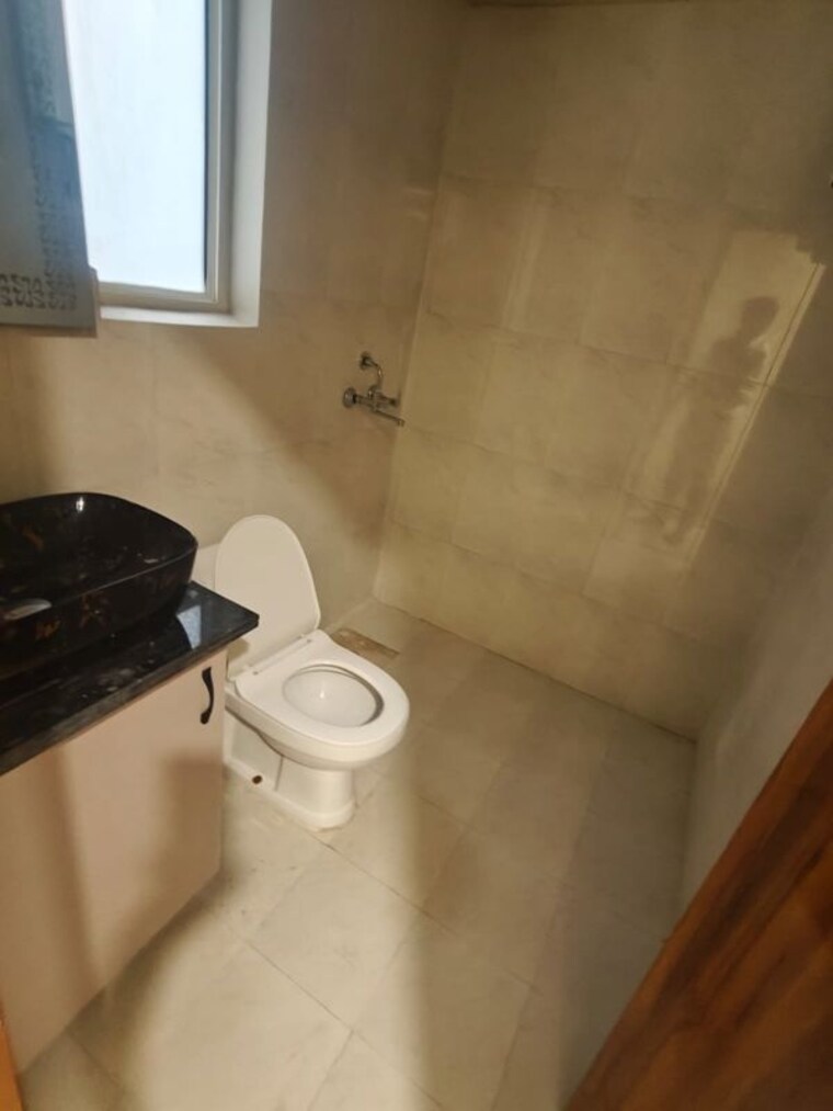 Bathroom, pyramid-midtown 2 Bedroom 950 Sq.Ft. Builder Floor In Sector 59 Gurgaon 10758384