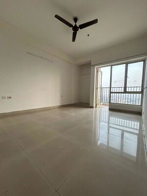 Room in 2 BHK Apartment at Panchsheel Greens II, Sector 16 Greater Noida – for Sale