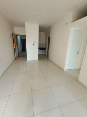 Room in 2 BHK Apartment at Godrej Green Vistas, Mahalunge – for Rent