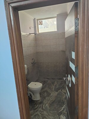 Bathroom in 2 BHK Builder Floor at Sector 46 – for Rent