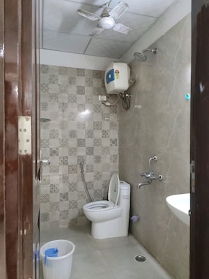 Bathroom in 2 BHK Builder Floor at Sector 57 – for Rent