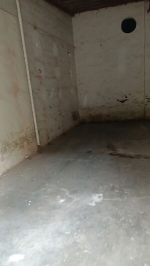Room in  Warehouse at Tangra – for Rent