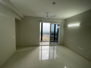 Room in 3 BHK Apartment at Eldeco Live By The Greens, Sector 150 – for Rent