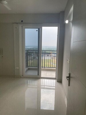 3 BHK Apartment For Rent in Eldeco Live By The Greens, Sector 150