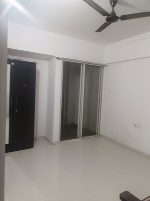 Room in 2 BHK Apartment at Majestique Manhattan Phase 2, Wagholi – for Rent