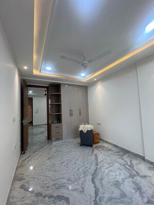 Room in 3 BHK Builder Floor at Dwarka Mor – for Rent