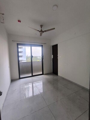 Room in 2 BHK Apartment at Mantri Serene, Goregaon East – for Rent