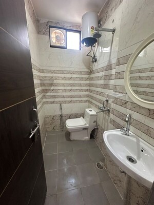 Bathroom in 1 RK Builder Floor at Sector 41 – for Rent