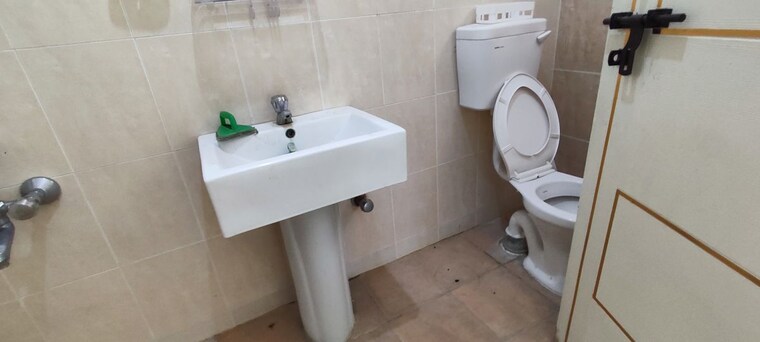 Bathroom, btm layout 3 Bedroom 1550 Sq.Ft. Builder Floor In Btm Layout Bangalore 10758627