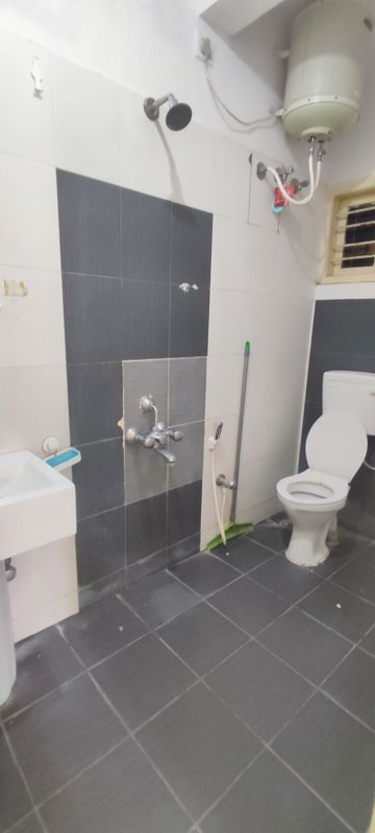 Attached Bathroom, btm layout 3 Bedroom 1550 Sq.Ft. Builder Floor In Btm Layout Bangalore 10758627