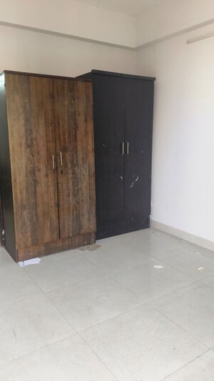 Room in 2 BHK Apartment at Signature Global Andour Height, Sector 71 – for Rent
