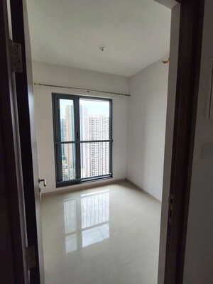 Room in 1.5 BHK Apartment at Kalpataru Elitus, Mulund West – for Rent
