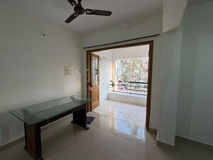 Room in 1 BHK Apartment at Samarth Enclave, Andheri East – for Rent