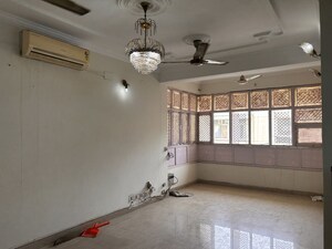 Room in 3 BHK Apartment at Sector 6 Dwarka – for Sale