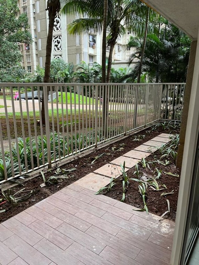 Balcony, lodha-amara 1.5 Bedroom 550 Sq.Ft. Apartment In Kolshet Road Thane 10758726