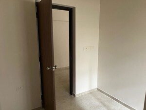 Room in 1.5 BHK Apartment at Lodha Amara, Kolshet Road – for Rent