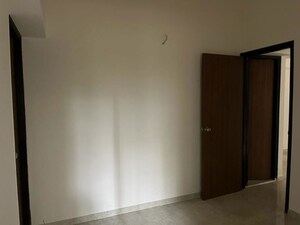 Room in 1.5 BHK Apartment at Lodha Amara, Kolshet Road – for Rent