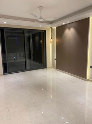 Room in 4 BHK Builder Floor at DLF The Grove, Sector 54 – for Rent