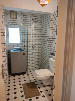 Bathroom in 4 BHK Apartment at DLF The Icon, Dlf Phase V – for Rent