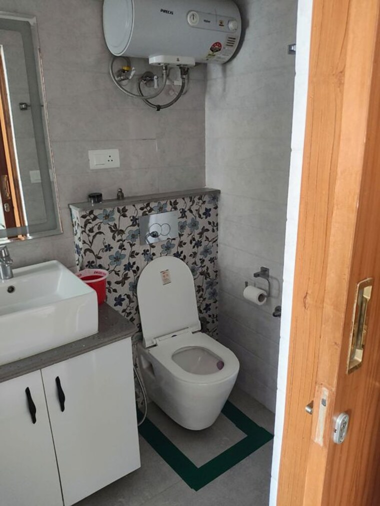 Bathroom, bestech-park-view-grand-spa 4 Bedroom 3470 Sq.Ft. Apartment In Sector 81 Gurgaon 10758762